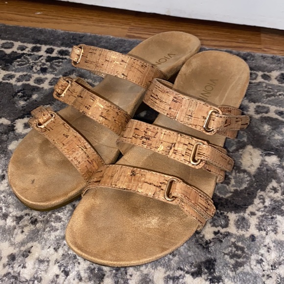 Vionic Dwyn ortho wedge heel sandals with 3 Velcro straps - Picture 4 of 10